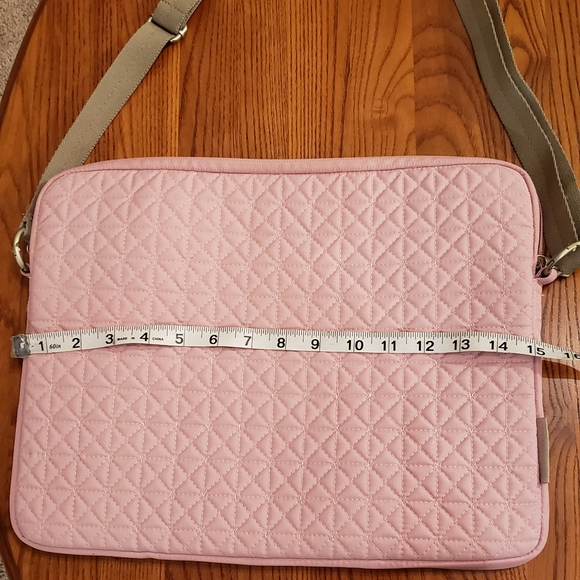 Belkin pink quilted laptop bag with strap - Picture 3 of 7